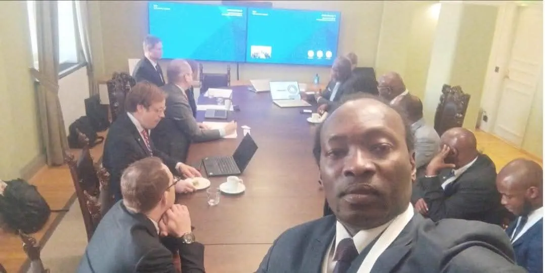 Delegates seated around a conference table during a Forum session